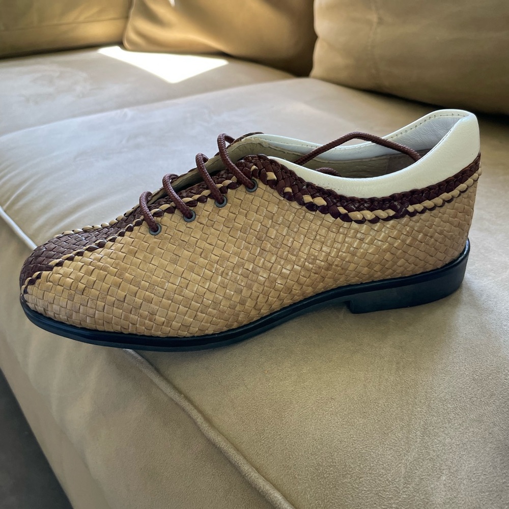 Aerogreen woman’s golf shoe. Khaki brown